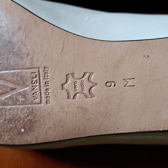 Last Chance! Will Be Pulling Soon!Van Eli black & cream shoes - Picture 7 of 8